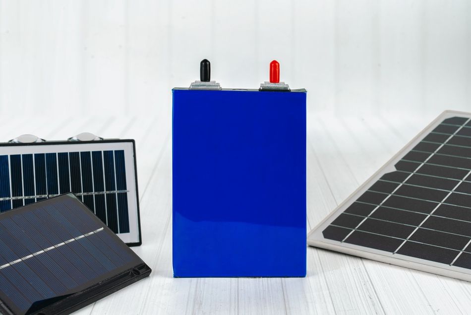 Rechargeable LiFePO4 Lithium Battery with Solar Panels