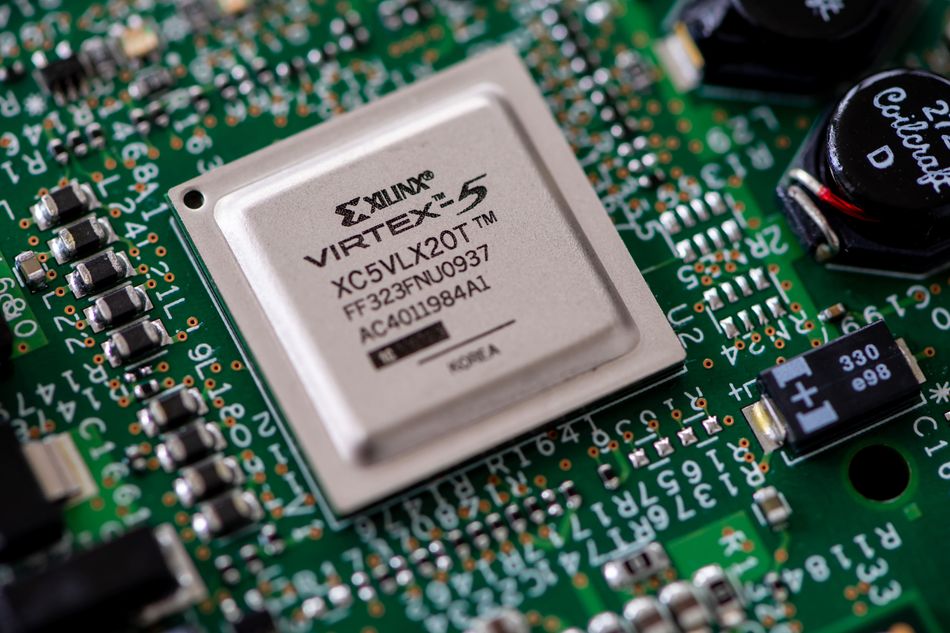 Xilinx Virtex-5 XC5VLX20T - Field Programmable Gate Array (FPGA) Chip